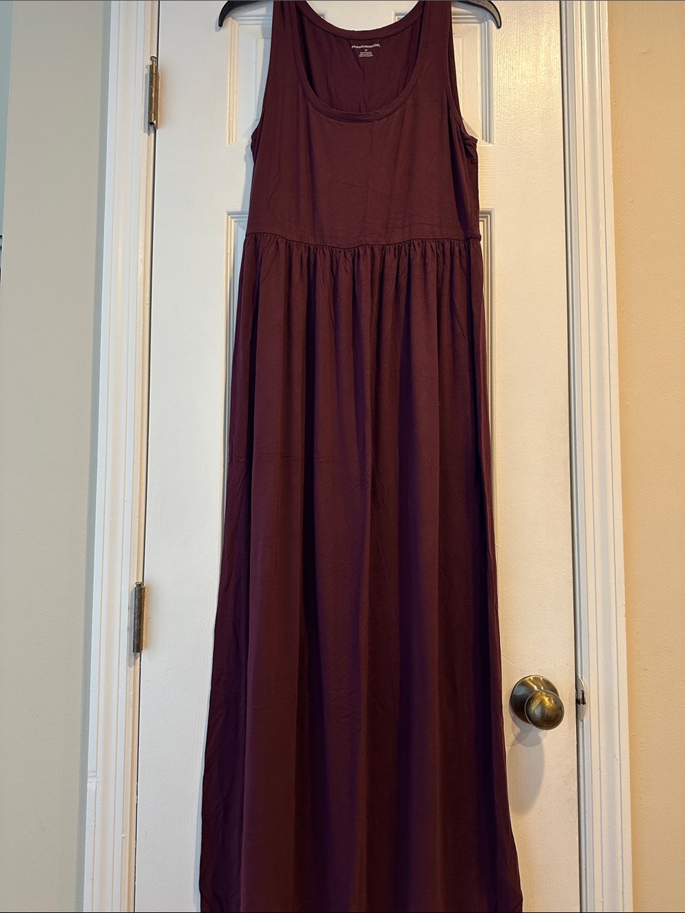 Amazon Essentials Sleeveless Maxi Dress in Burgundy